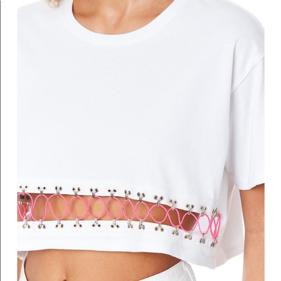 ADORABLE LF CRISS CROSS BUNGEE CROP TEE - Picture 2 of 6